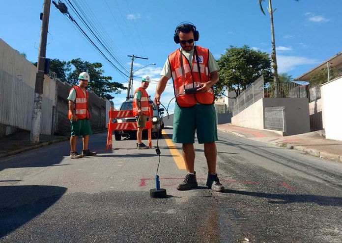 Leia mais sobre o artigo Tecnologia Urbana: Como são feitos os serviços de caça vazamentos nas ruas das cidades?